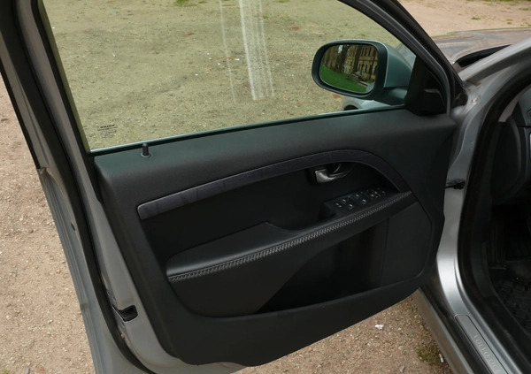 Volvo V70 cena 31500 przebieg: 307000, rok produkcji 2012 z Tychy małe 596